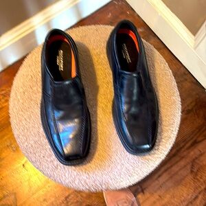 Black Rockport truth size 8. Good shape hardly worn.